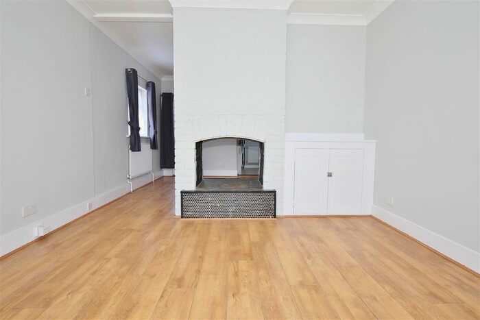 3 Bedroom Semi-Detached House To Rent In Sevenoaks Road, Borough Green, Kent, TN15