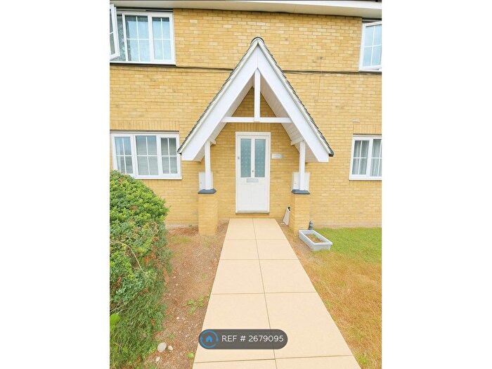 2 Bedroom Flat To Rent In Kendal, Purfleet-On-Thames, RM19