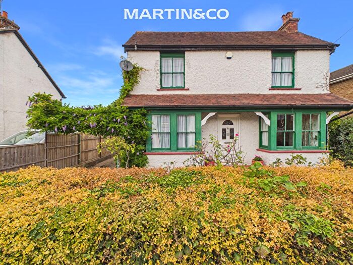 3 Bedroom Detached House For Sale In Westfield Road, Slough, SL2