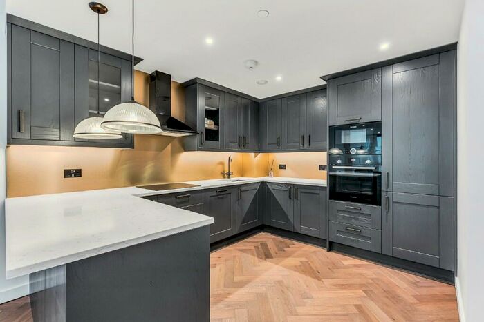 2 Bedroom Apartment To Rent In Th Floor, Merino Gardens, London Dock, E1W