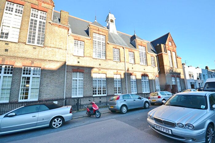 2 Bedroom Flat For Sale In Finsbury Road, Brighton, BN2