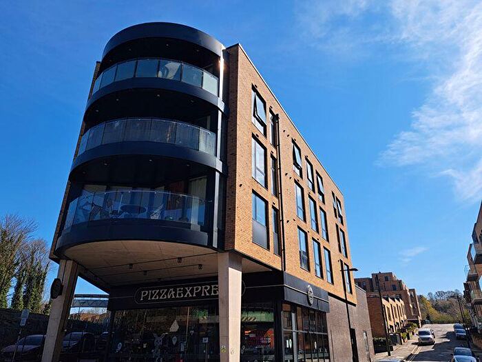 1 Bedroom Flat To Rent In Station Approach Road, Coulsdon, CR5