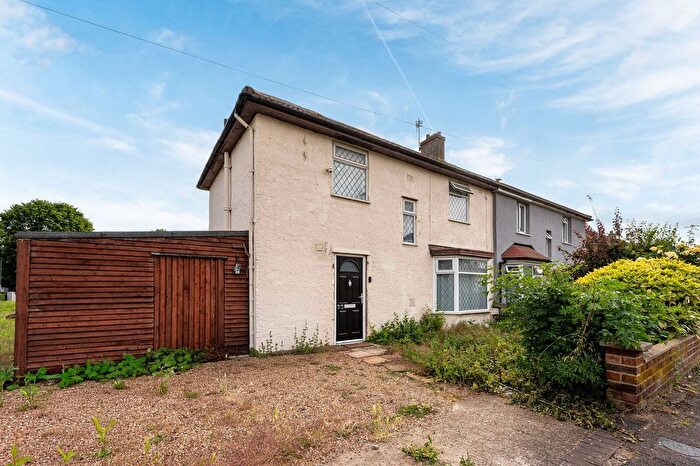 3 Bedroom Semi-detached House To Rent In Winchcomb Gardens, Blackheath, London, SE9