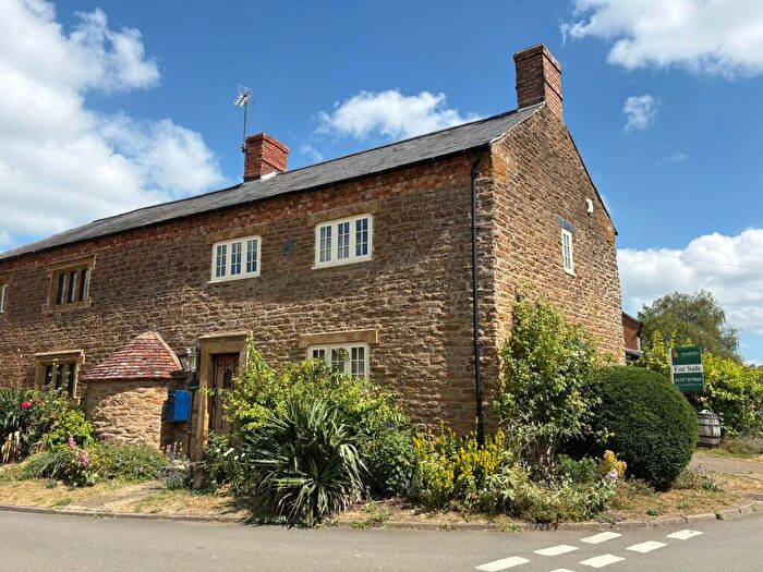 3 Bedroom Semi-Detached House For Sale In Croft Lane Staverton Northants, NN11