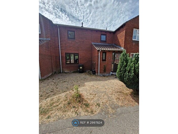 3 Bedroom Terraced House To Rent In Chilcombe Way, Reading, RG6