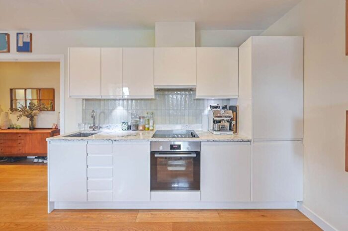 2 Bedroom Flat For Sale In Fulham Road, Chelsea, London, SW10