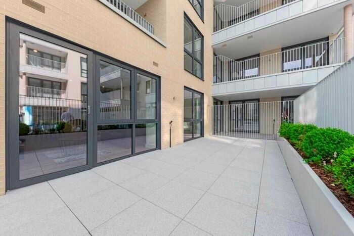 1 Bedroom Flat To Rent In Clapham Road, London, SW9