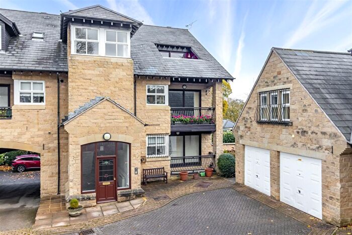 3 Bedroom Flat For Sale In Breary Court, Bramhope, LS16