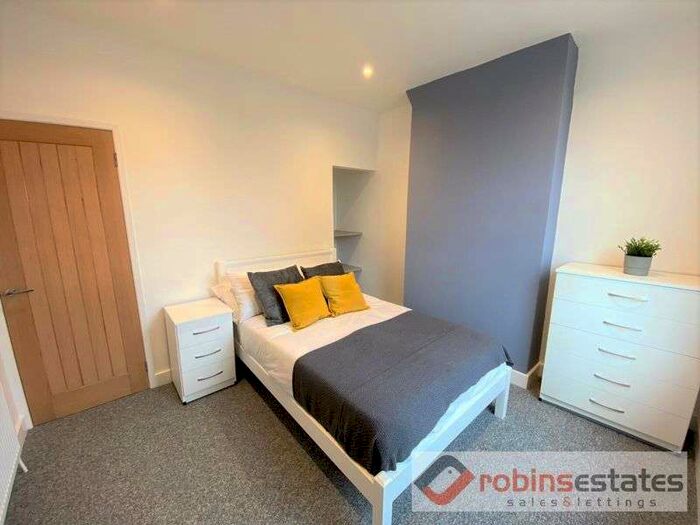 3 Bedroom Property To Rent In Brixton Road, Nottingham, NG7