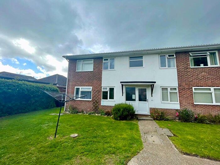 2 Bedroom Flat To Rent In Symes Road, BH15