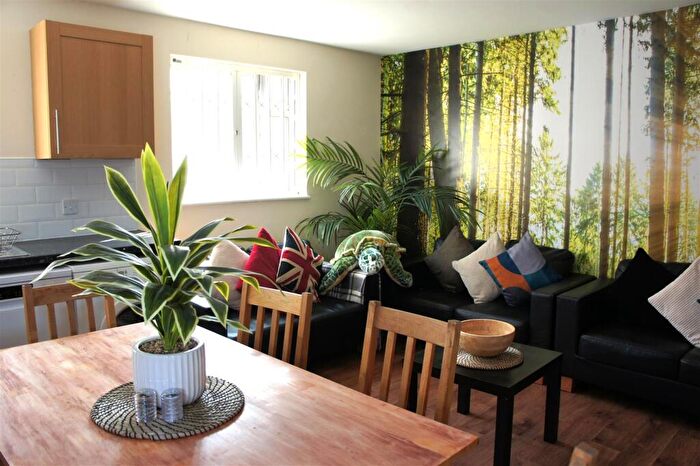 6 Bedroom House To Rent In North Sherwood Street, Nottingham, NG1