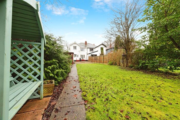 4 Bedroom Semi-Detached House For Sale In Cottingham Road, Hull, HU6