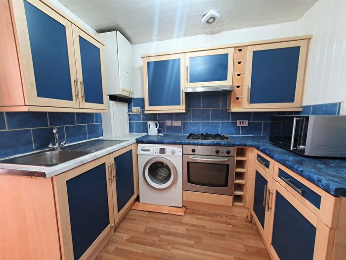 2 Bedroom Flat To Rent In Ilford, Essex, IG1