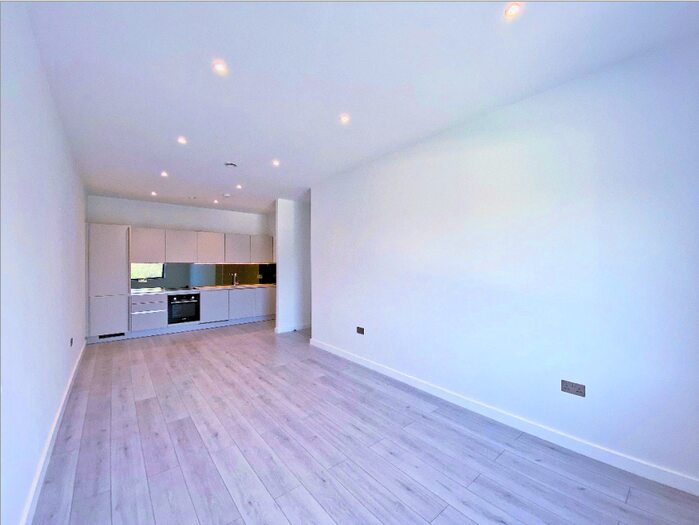 2 Bedroom Flat To Rent In London Road, Camberley, GU15