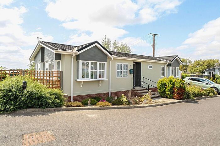 2 Bedroom Mobile/park Home For Sale In The Lanterns, Bedwell Park, Bedwell Hey Lane, Witchford, Ely, Cambs, CB6