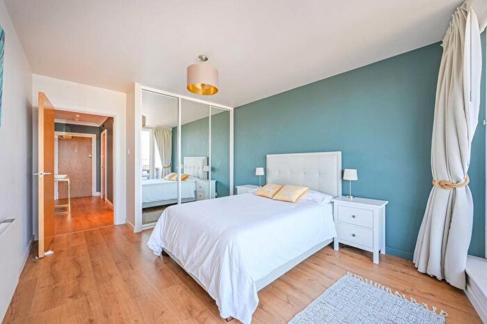 1 Bedroom Flat For Sale In Basin Approach, Limehouse, London, E14