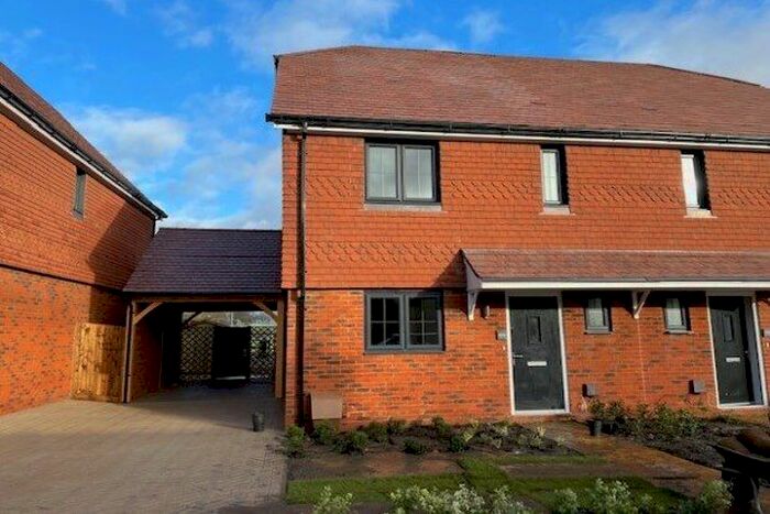 3 Bedroom Property To Rent In Honeysuckle Avenue, Ashford, TN24