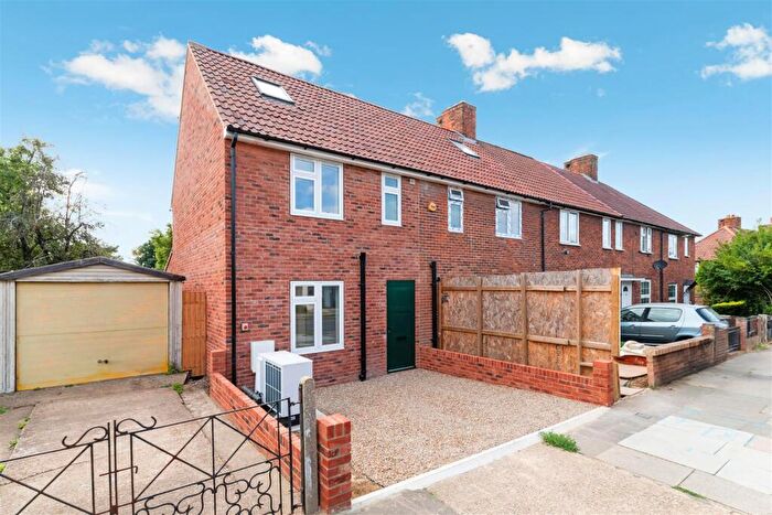 3 Bedroom House To Rent In Abbotsbury Road, Morden, SM4