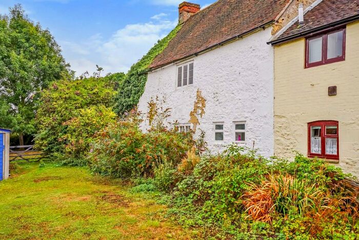 3 Bedroom Semi-Detached House For Sale In Albury View, Tiddington, Thame, OX9