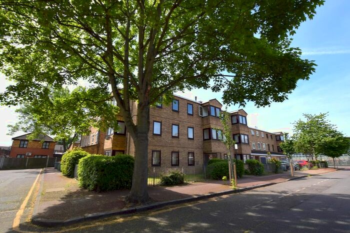 1 Bedroom Flat To Rent In Asland Road, Stratford, E15