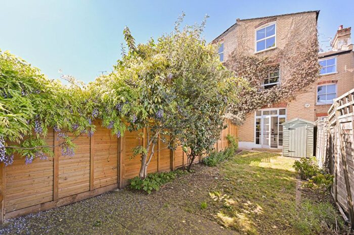 2 Bedroom Flat To Rent In Drakefield Road, Balham, London, SW17