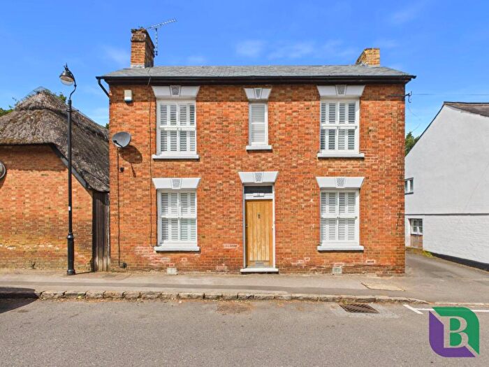 3 Bedroom Detached House For Sale In West Hill, Aspley Guise, MK17