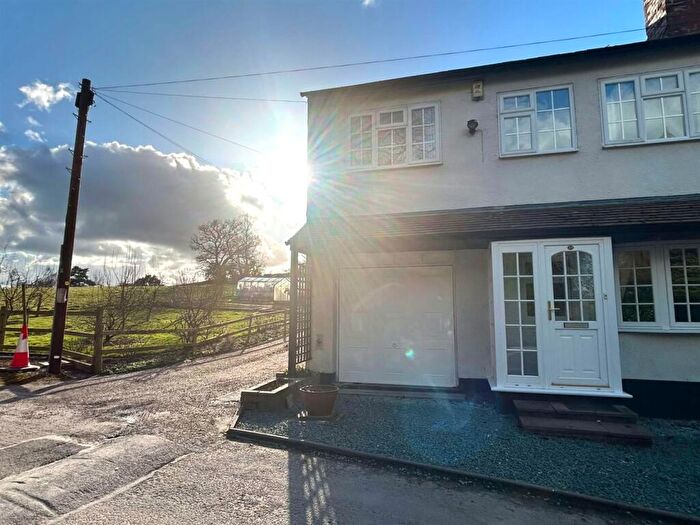 3 Bedroom Semi-Detached House To Rent In Scarfield Hill, Alvechurch, Birmingham, B48