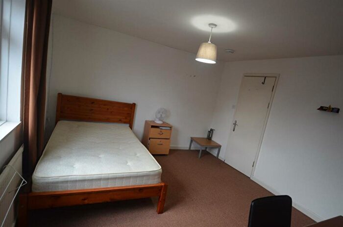 3 Bedroom Flat To Rent In Hagley Court, B16