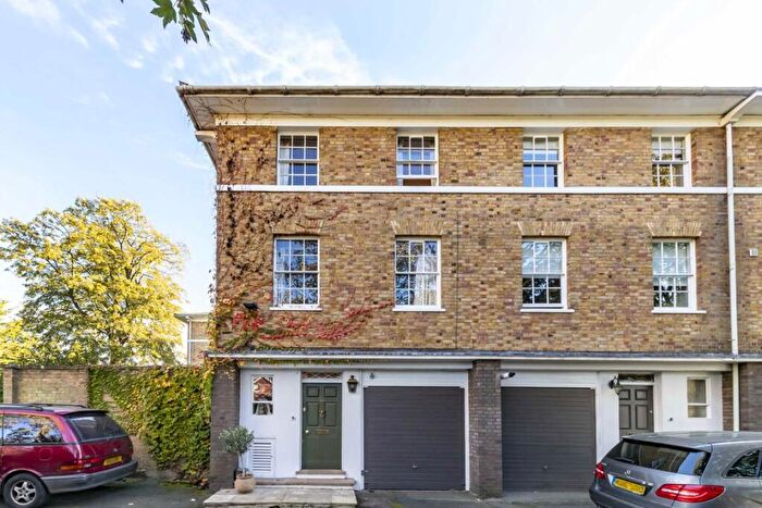 4 Bedroom House To Rent In Langford Green, East Dulwich, SE5