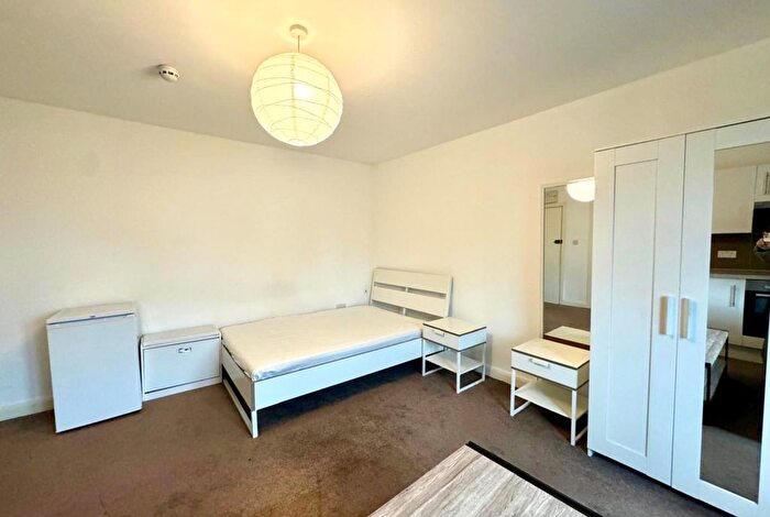 Studio To Rent In Sevington Road, London, NW4