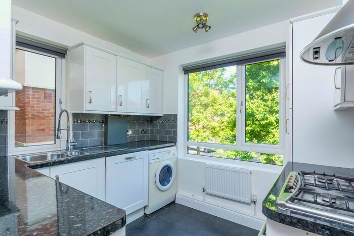 2 Bedroom Flat To Rent In Rathgar Avenue, West Ealing, London, W13