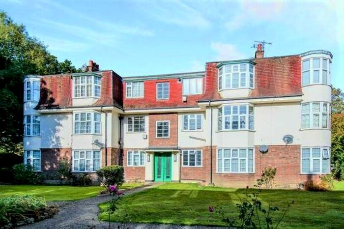 2 Bedroom Flat To Rent In Seymour Court Whitehall Road, Chingford E4