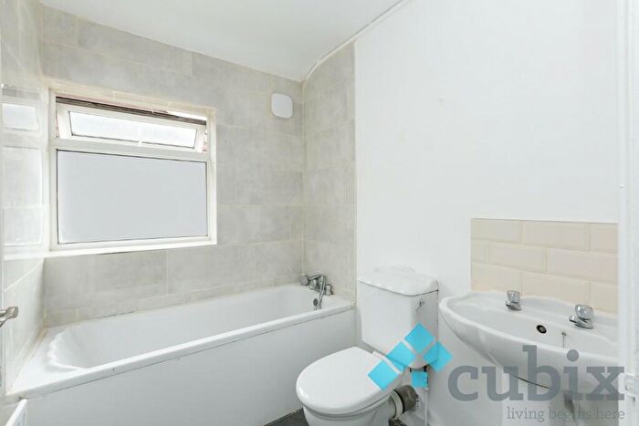 1 Bedroom Flat To Rent In High Street, Epsom, Surrey, KT17