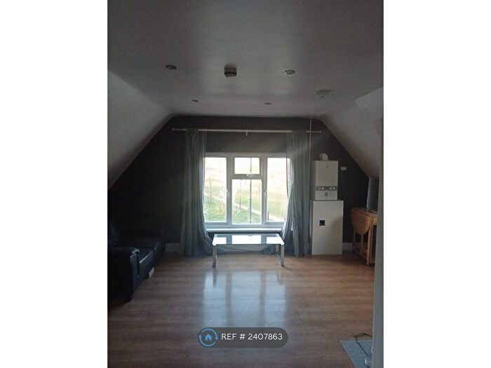 2 Bedroom Flat To Rent In Streatham Common North, London, SW16