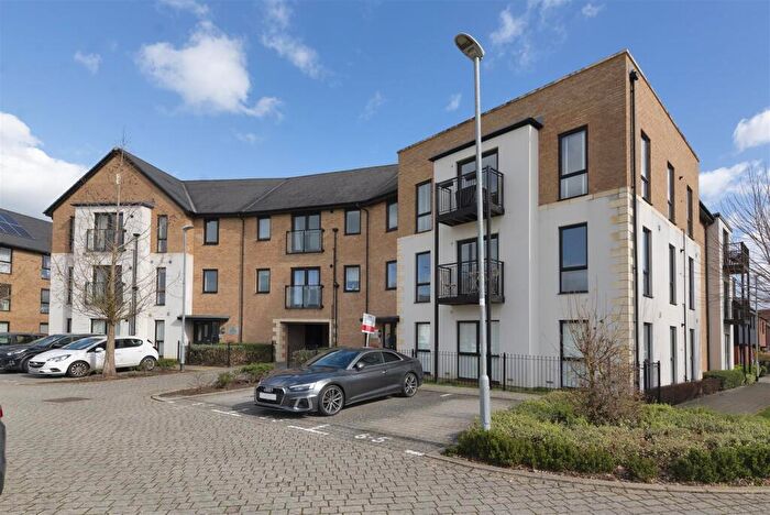1 Bedroom Apartment For Sale In Wills Crescent, Leybourne, West Malling, ME19