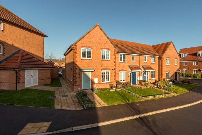 3 Bedroom End Of Terrace House For Sale In Aspen Way, Didcot, OX11