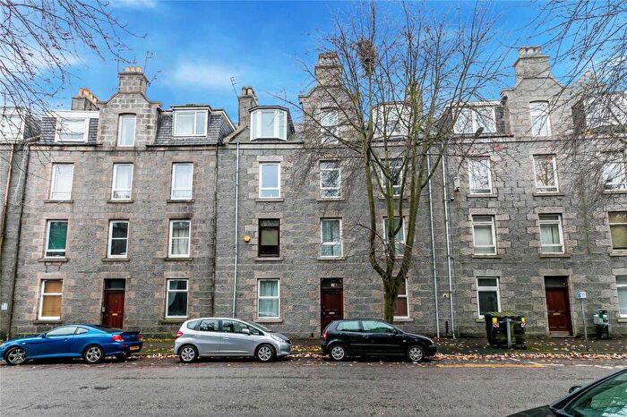 1 Bedroom Flat To Rent In Northfield Place, Top Flat Right, Aberdeen, AB25
