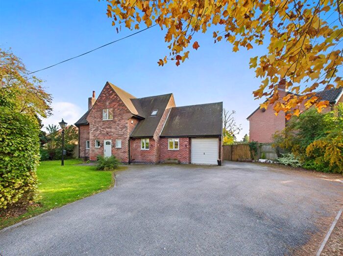 3 Bedroom Detached House For Sale In Vernon Crescent, Ravenshead, Nottingham, NG15