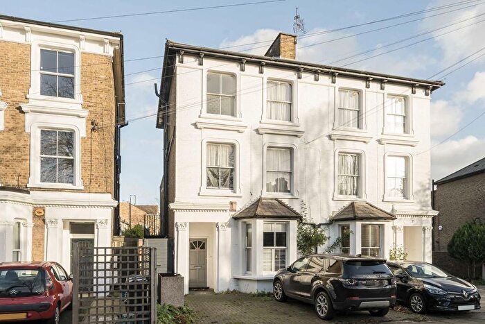 1 Bedroom Flat For Sale In Clarence Road, Chiswick, W4