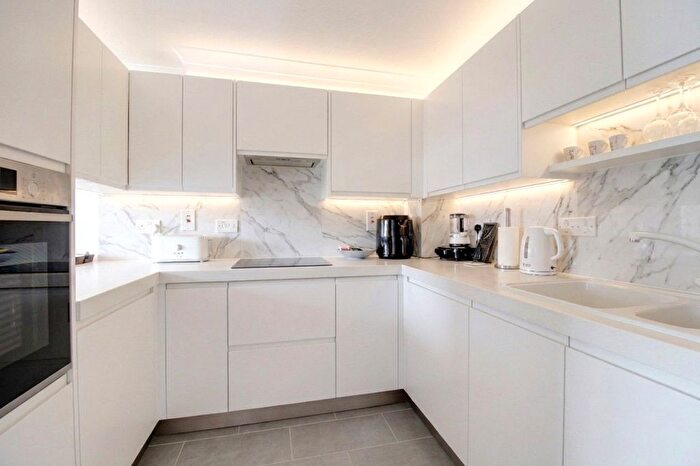1 Bedroom Flat To Rent In Lombard Road, London, SW11