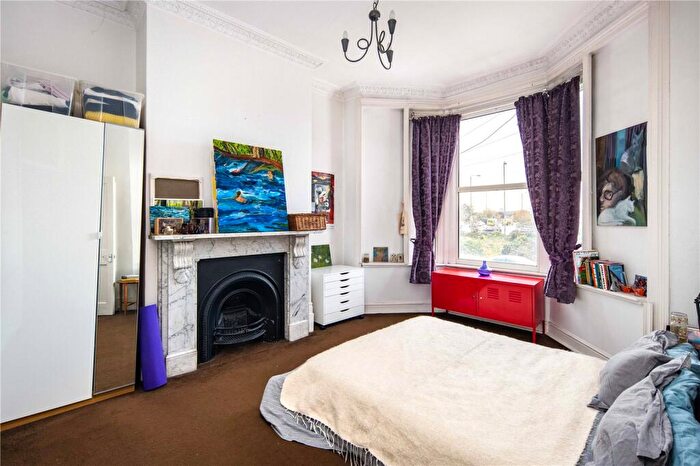3 Bedroom Flat To Rent In Holly Road, Wanstead, London, E11