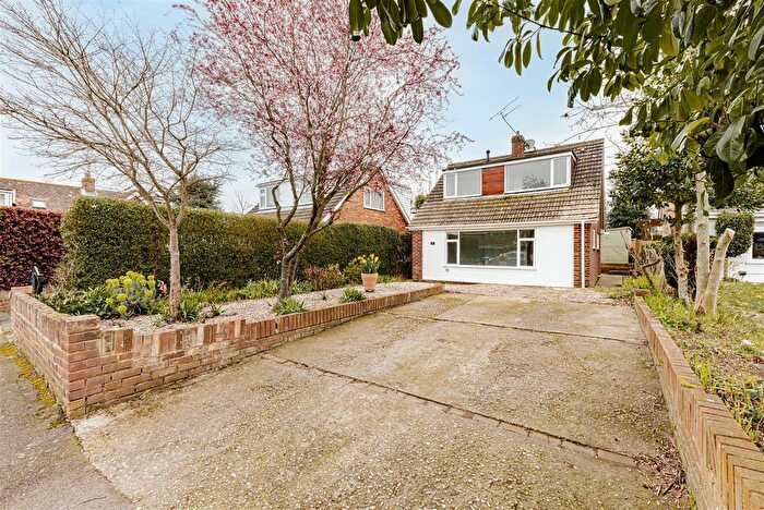 3 Bedroom Detached House For Sale In Peak Drive, Eastry, Sandwich, CT13