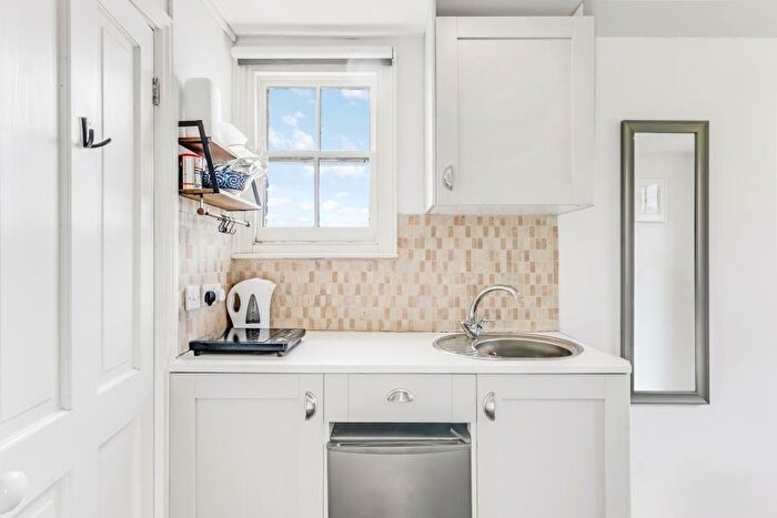 Apartment To Rent In Arkwright Road, Hampstead, London, NW3