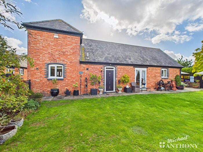 3 Bedroom Barn Conversion For Sale In Rowden Farm Barns, Mentmore, LU7