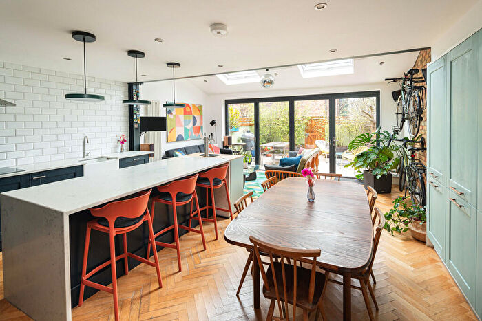 3 Bedroom Terraced House For Sale In Springhill Close, London, SE5