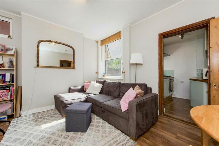 1 Bedroom Flat To Rent In Vineyard Hill Road, London, SW19