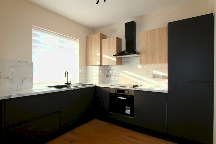 2 Bedroom Apartment To Rent In Bridge Lane, London, NW11