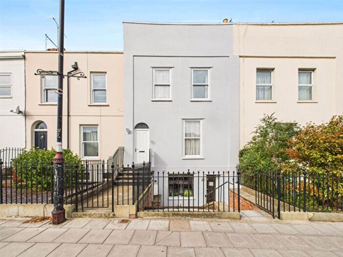 4 Bedroom Terraced House For Sale In Bath Road, Cheltenham, Gloucestershire, GL53