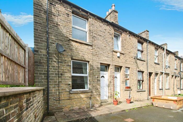 2 Bedroom End Of Terrace House To Rent In Cross Cottages, Marsh, Huddersfield, West Yorkshire, HD1