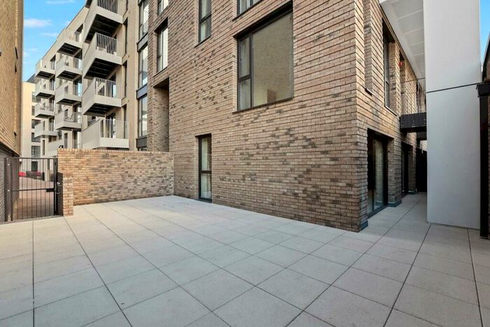 3 Bedroom Apartment To Rent In Forrester Way, London, E15